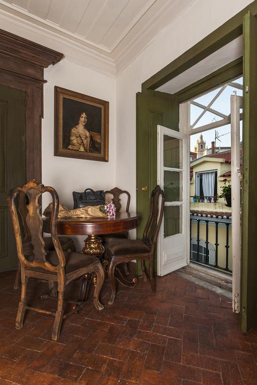 Alfama - St Estevao Viewpoint | Lisbon Cheese & Wine Apartments Room photo